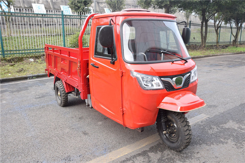 2019 Newest Haoying B5 Truck Exporting Closed Cabin Tricycle Moto Cargo in Peru