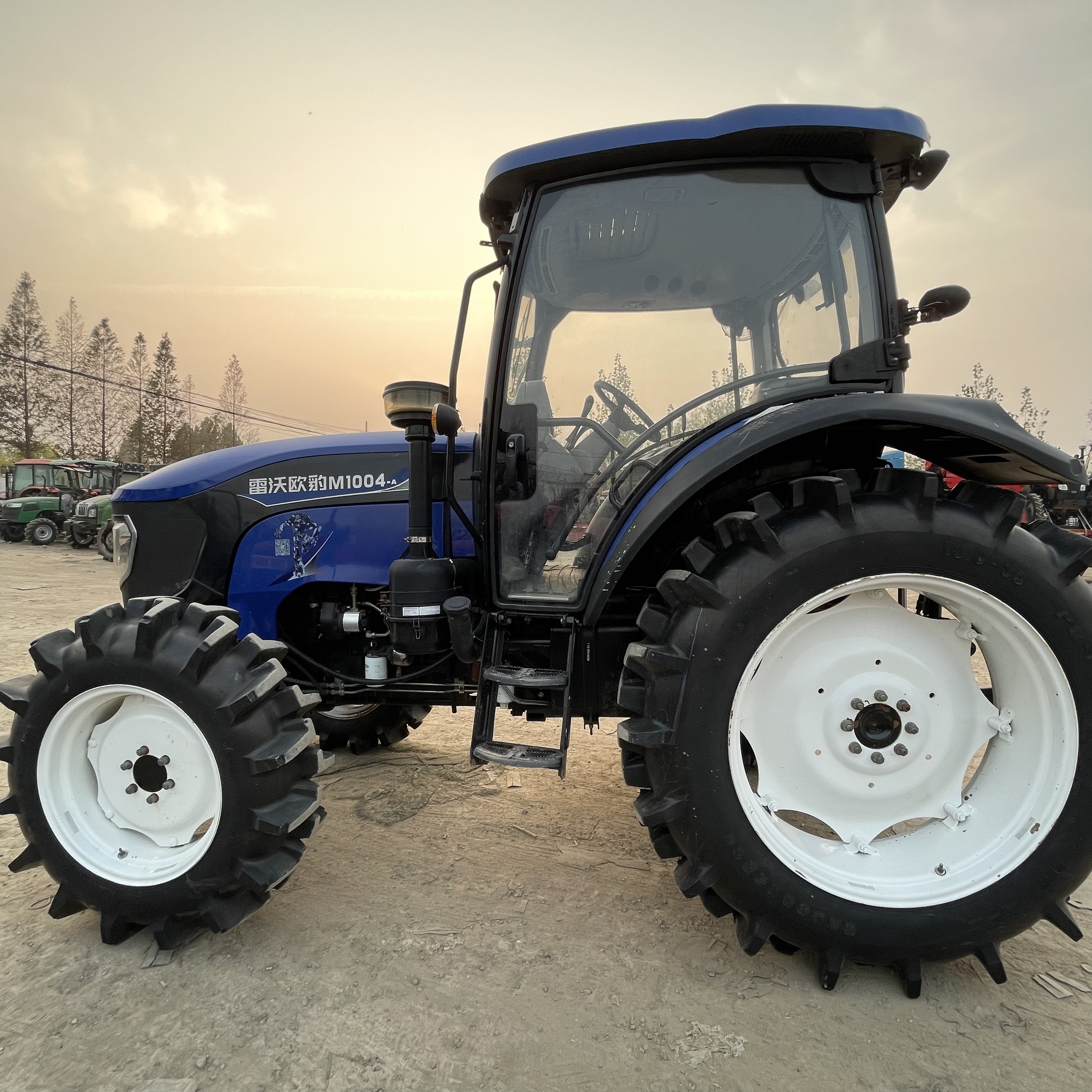 Lovol M1004-a 100hp Big Horsepower And Multifunctional Farm Tractor With Mud Wheel