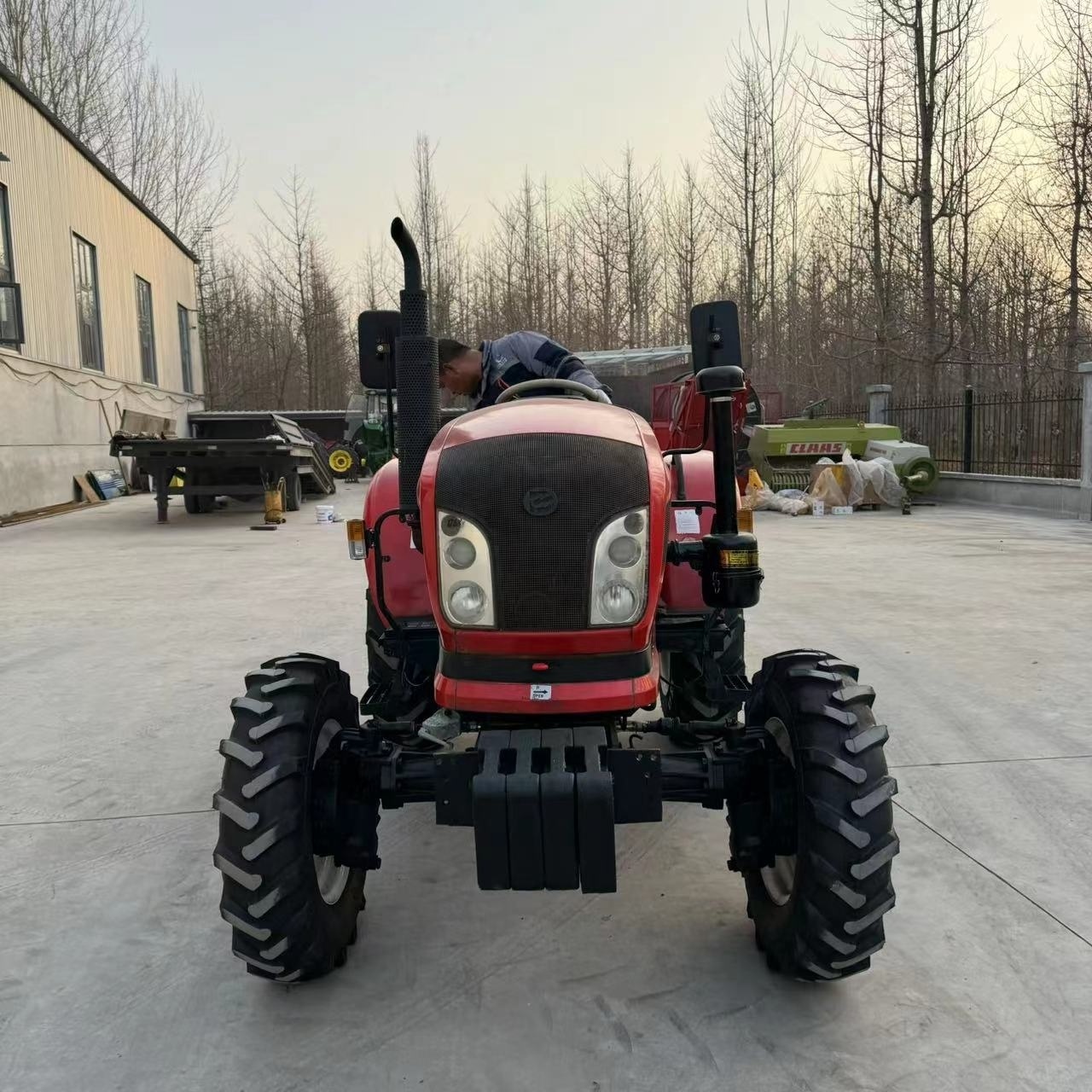 DONG FENG DF404B USED FARM TRACTOR  WITH GOOD QUALITY