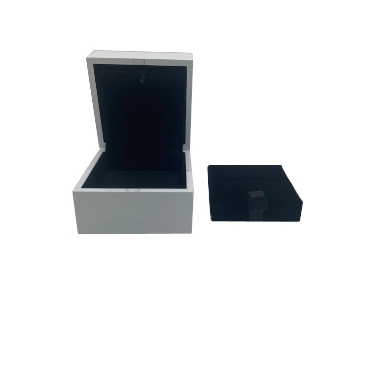 High Quality White Lacquer Box Wooden Wedding  Double Ring Engagement Packaging Box With LED Light