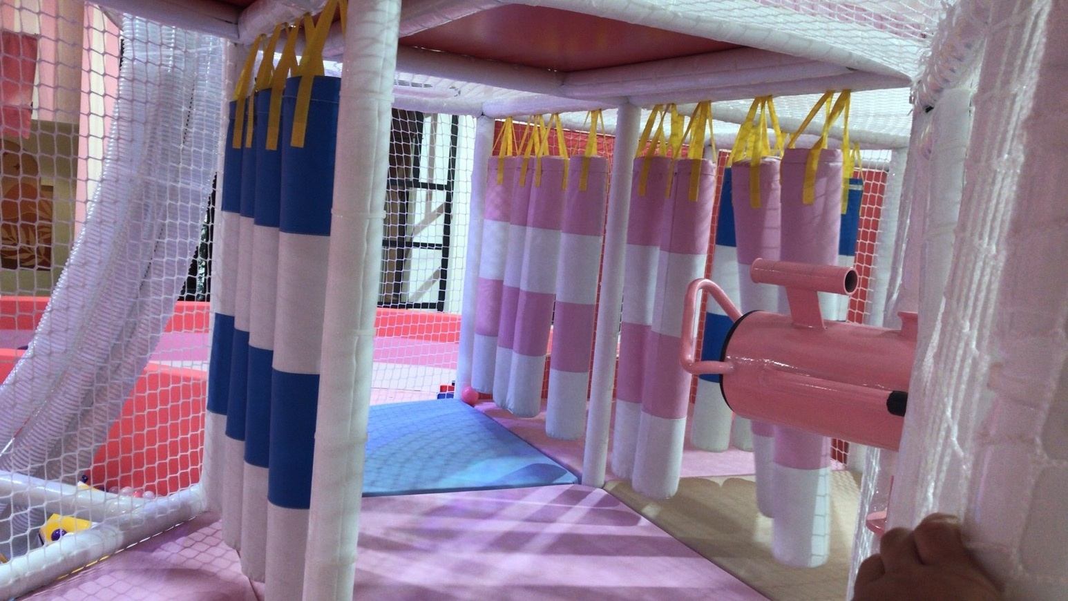 The ceiling of the indoor mischievous castle includes a small train, a million ball pool, and a carousel