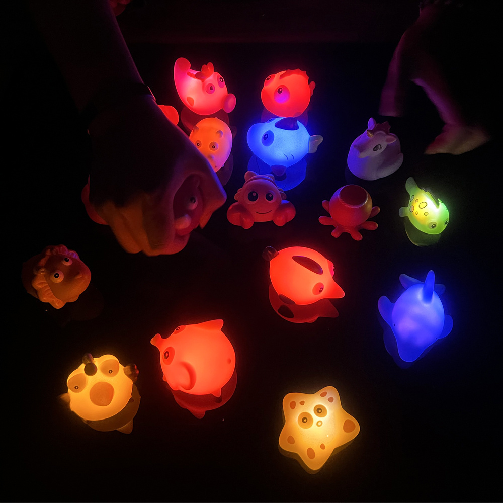 Kids LED Flashing Bathtub Floating Dolphin PVC Rubber Bath Toys With Light Up Fish Octopus Toy