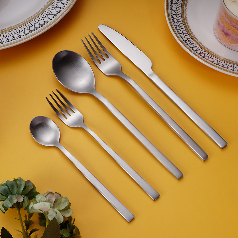 QZQ Hot Sale Bestek Stainless Steel Gold Cutlery Wholesale Luxury Hotel Wedding Silver Knife Spoon Fork  Flatware Set