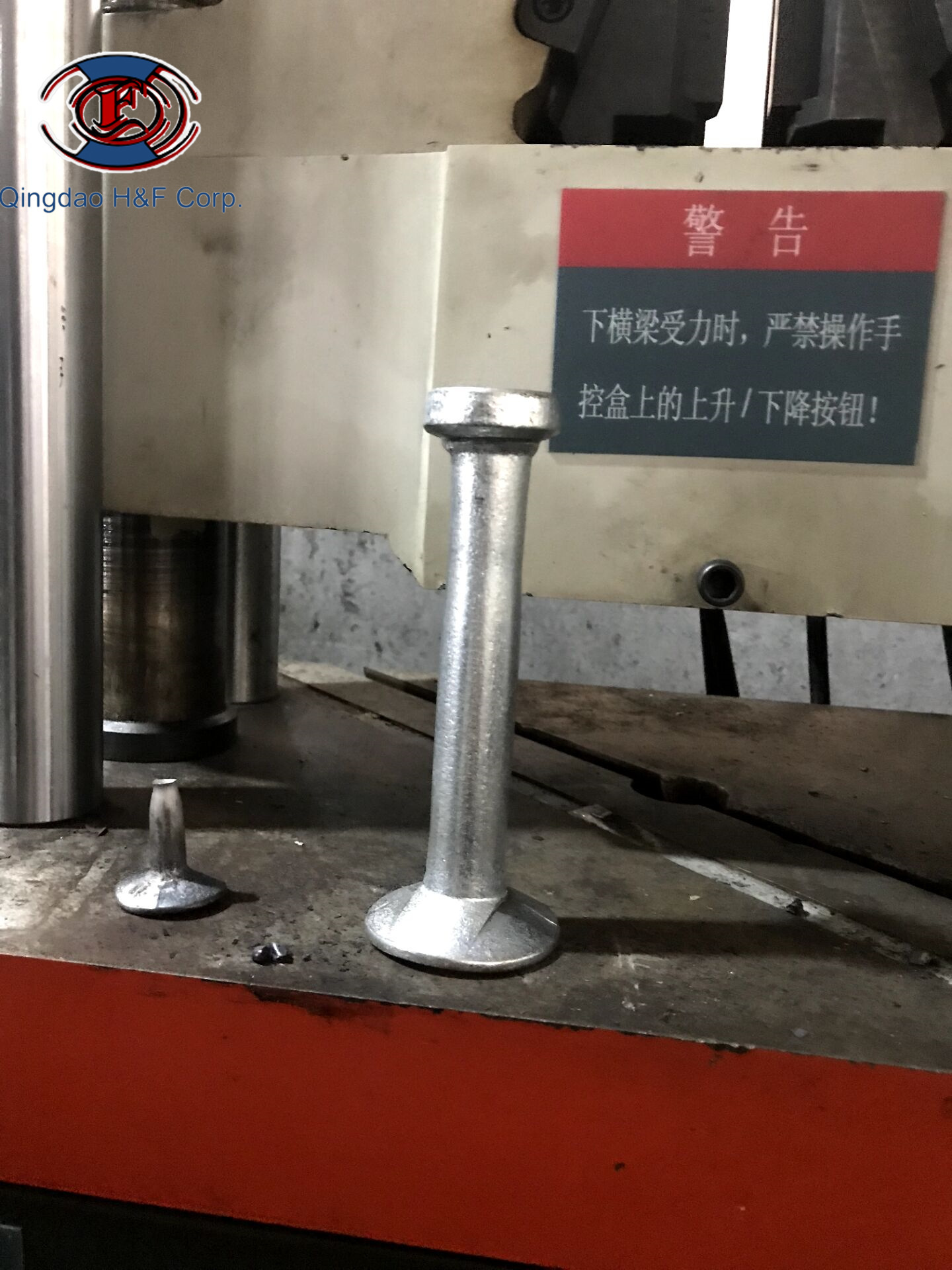 Qualified uni-lifting anchor construction dog bone precast lifting anchor