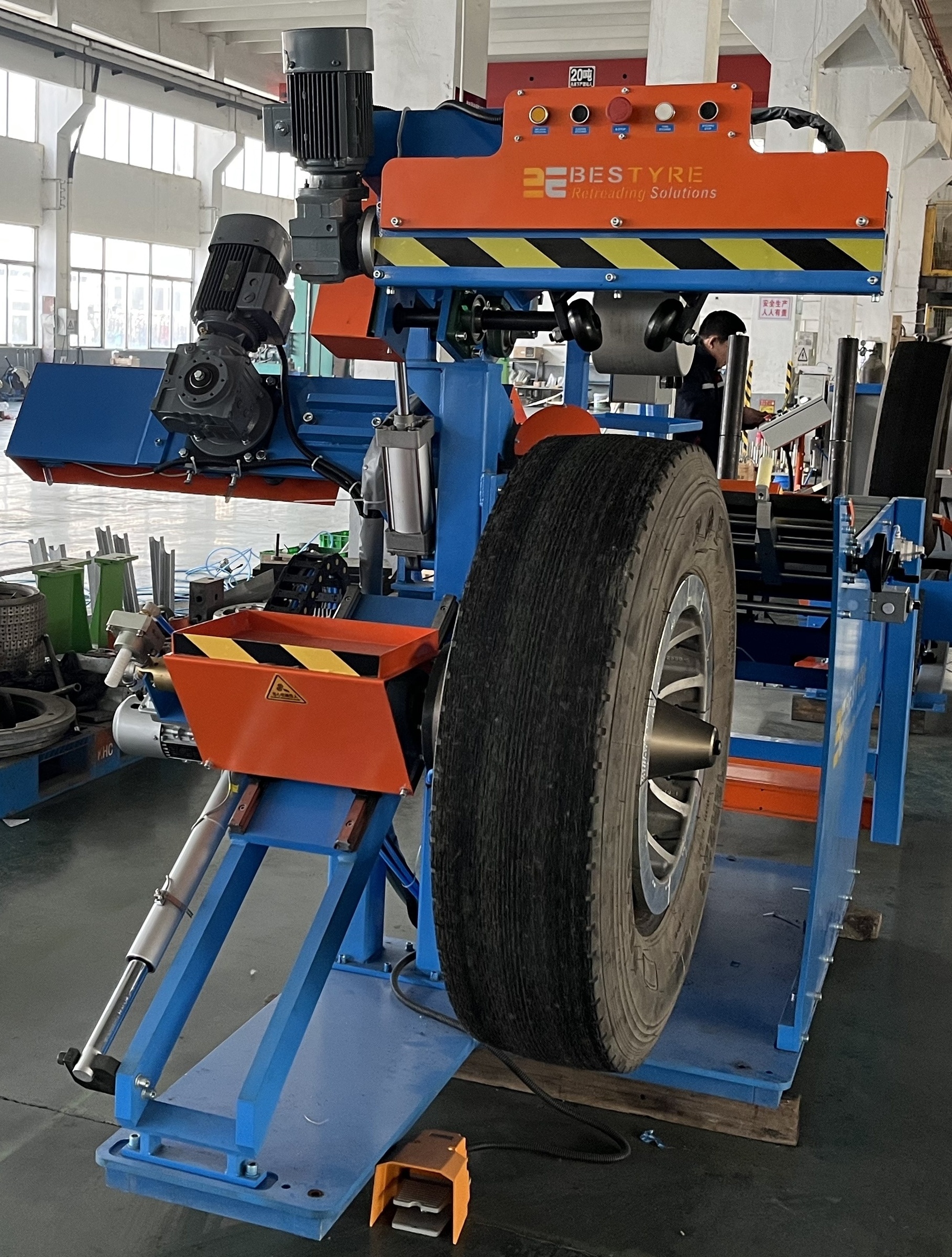 Automatic Retreading Tire Machine Equipment For Business Tire Retreading Machine