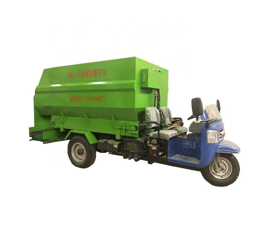 Cattle,Cow Sheep feed truck poultry feed machine feed mixer machine spreader truck