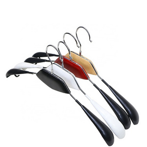 Popular shopwholesale black pvc coated non slip wire metal laundry iron clothes custom suit coat hook wooden hanger