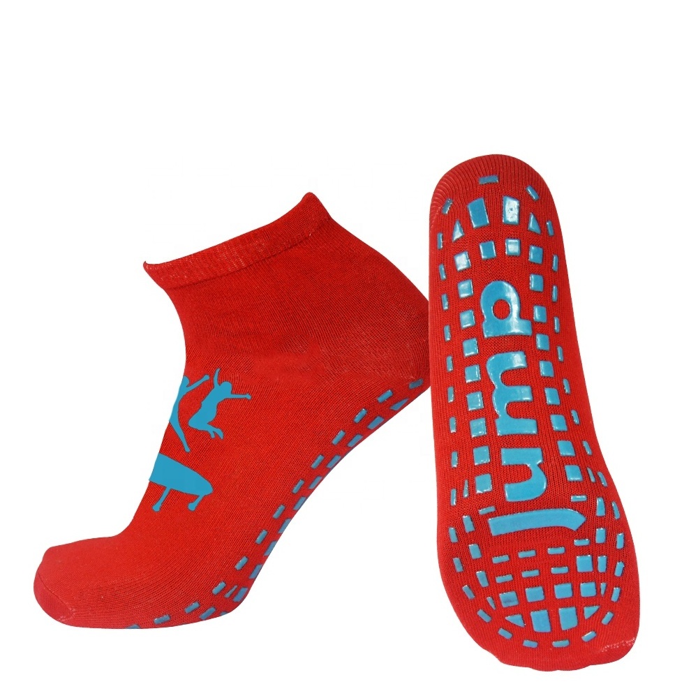 Wholesale sport custom trampoline socks non slip trampoline jump grip sock custom logo