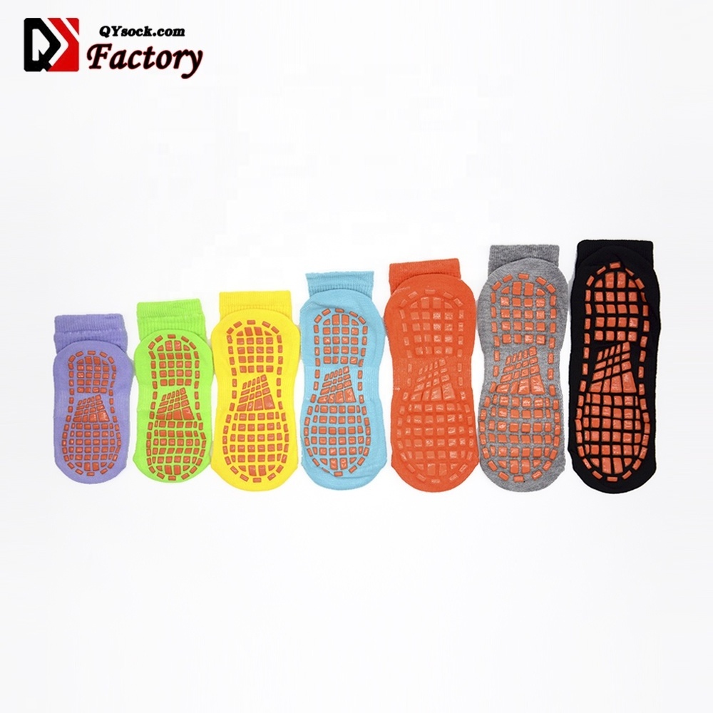 Wholesale sport custom trampoline socks grip socks kids children adults non slip anti slip trampoline jump grip sock