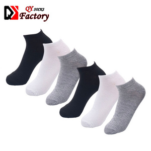 Wholesale bulk production disposable cheap low cut ankle socks black white gray mens business socks