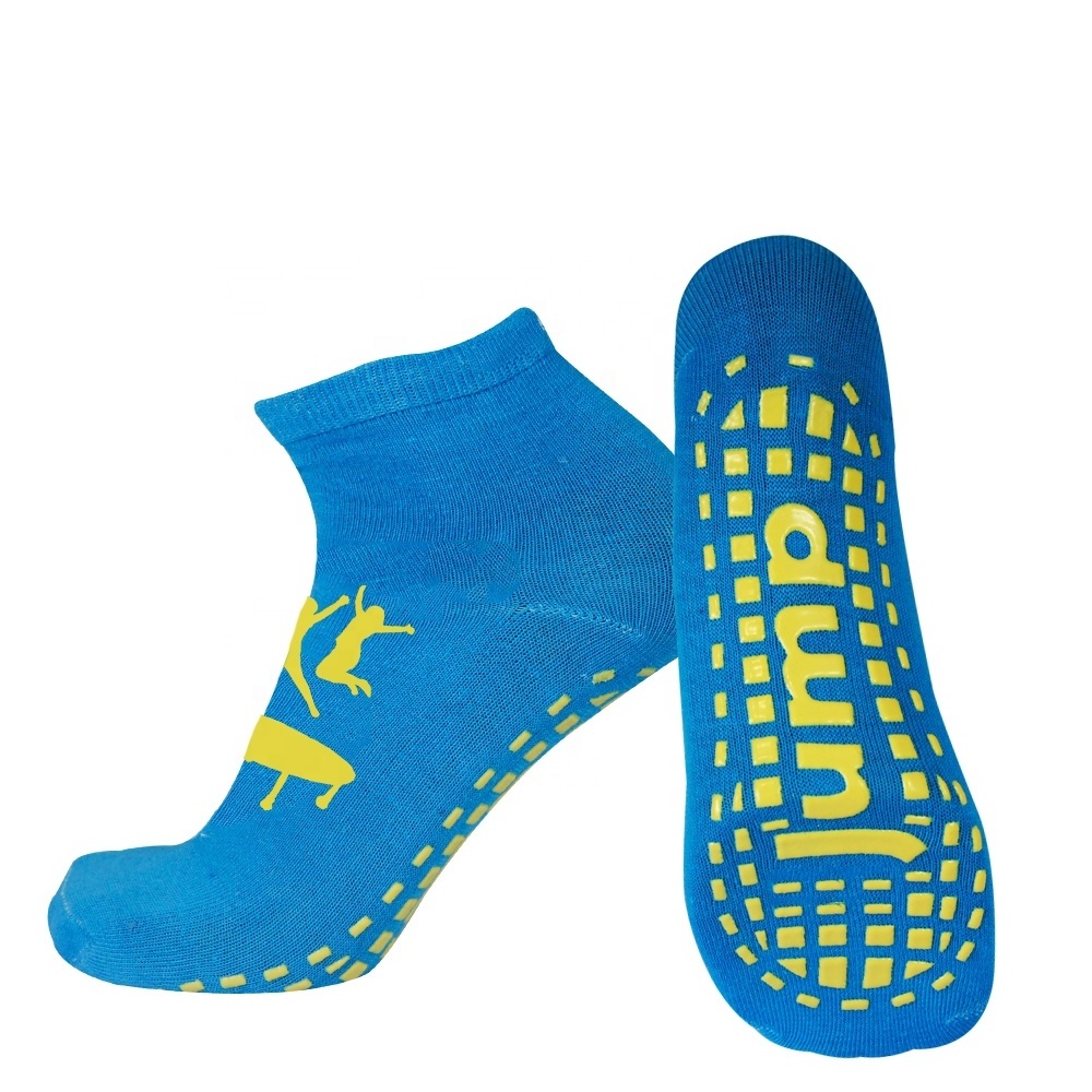 Wholesale sport custom trampoline socks non slip trampoline jump grip sock custom logo