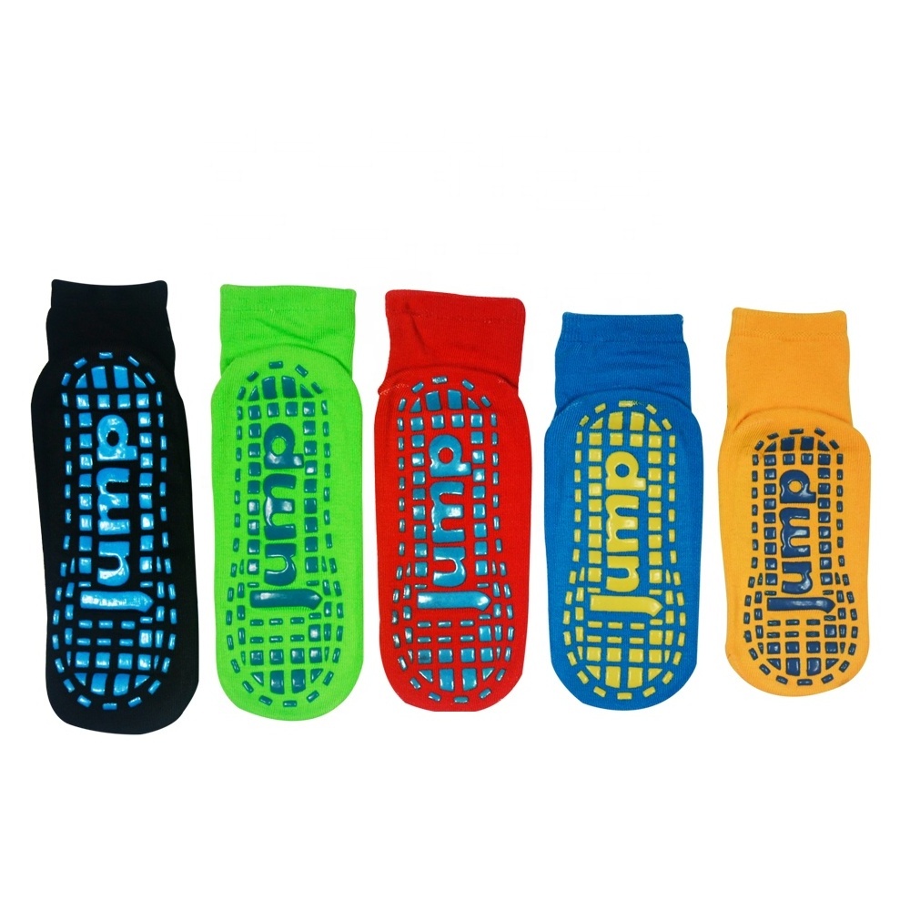 Wholesale sport custom trampoline socks non slip trampoline jump grip sock custom logo