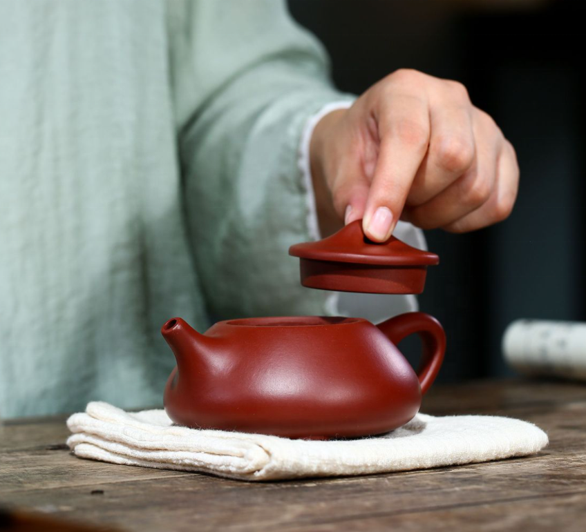 Yixing Zisha Tea Set Handmade Purple Clay Teapot Teacups Traditional Chinese Style Kungfu Teapot for Christmas Gift