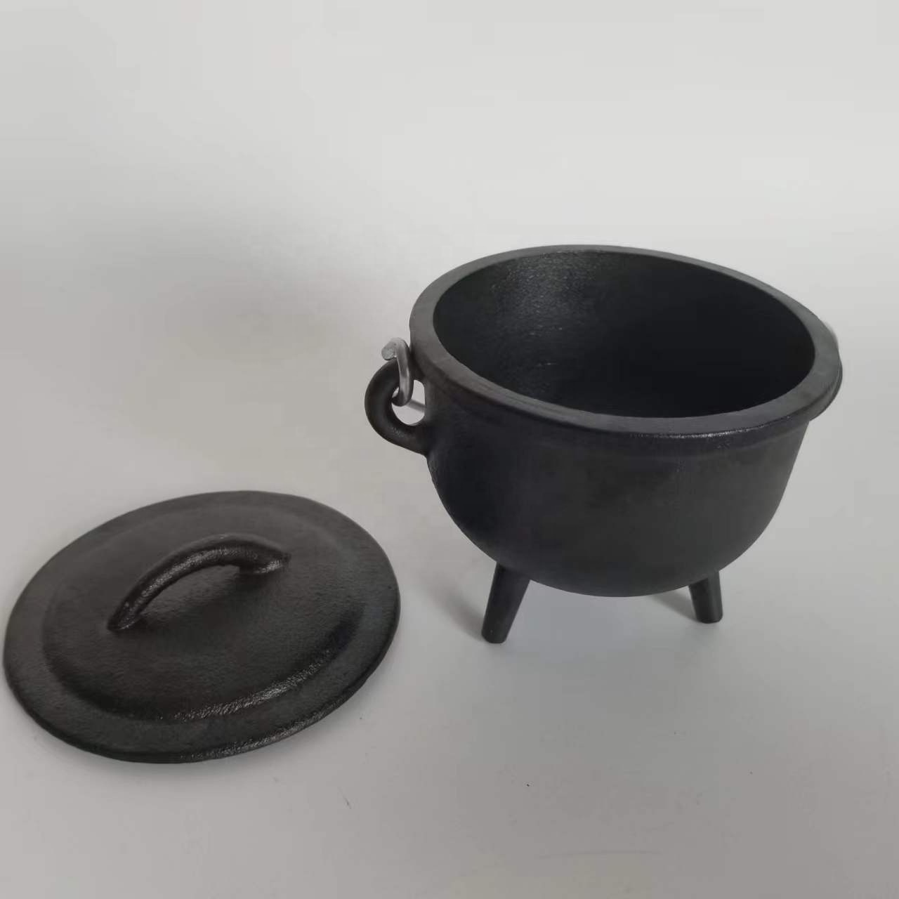 Plain Cast Iron Cauldron with Handle and Lid Stock Pot for Soup for Gas and Induction Cookers Halloween Use