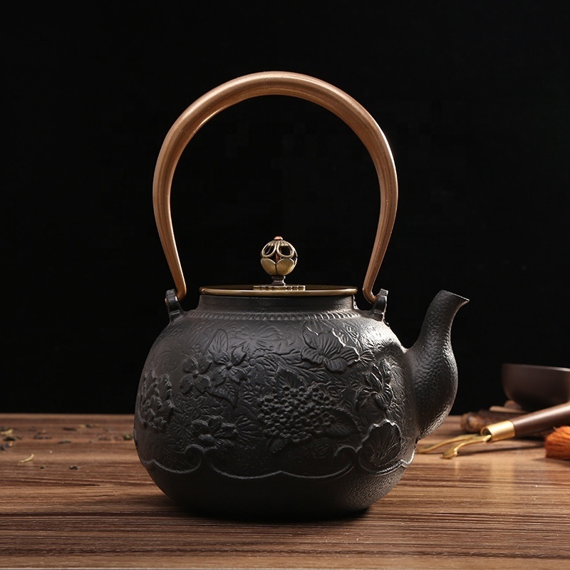 Japanese Tetsubin Tea Kettle Cast Iron Teapot with Stainless Steel Infuser Black 22 oz