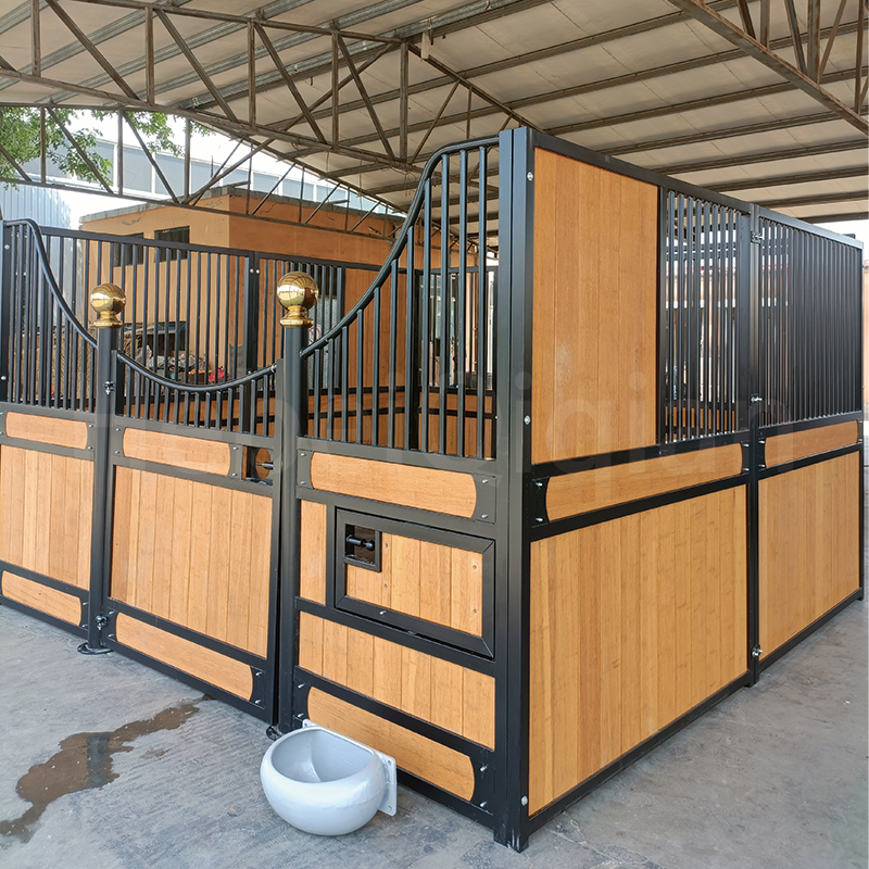 China Supply outdoor standard Horse supplies galvanized Powder Coating wooden equine permanent horse box with hay feeders