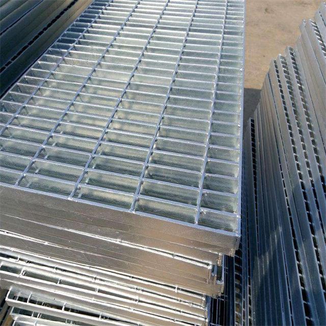 Light Steel Structure Hot Dipped Galvanized Serrated Flat Steel Grating Bar Welded HDG Grating Panel