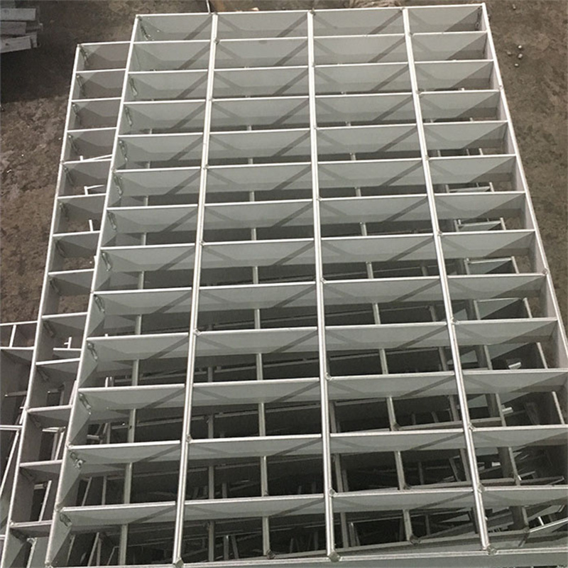 Hot Dipped Galvanized Steel Stair Treads Outdoor Platform Steel Stair Step Treads