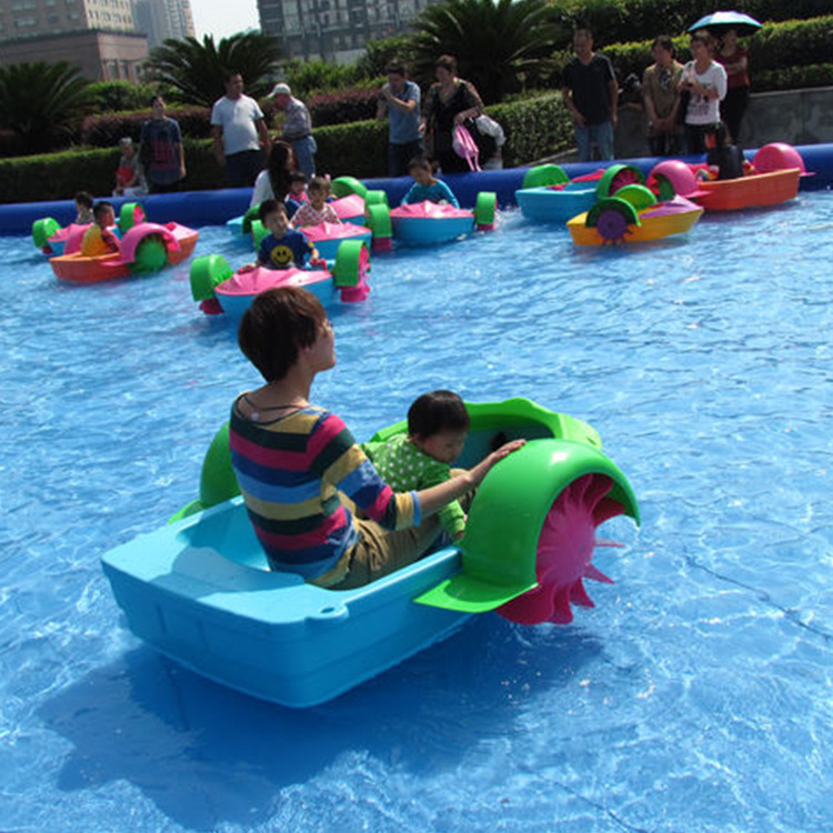 The Newest Fun Amusement Park Cheap Plastic Small Hand Pedal Boat with Inflatable Swimming Pool Kids  Hand Paddle Boats