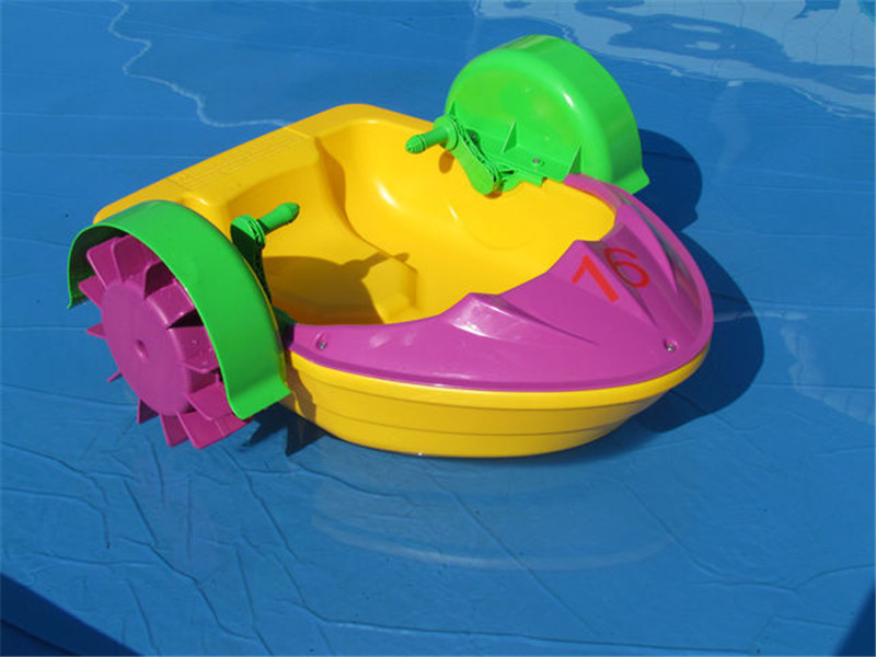 2023 New Arrival Lowest Price Floating swimming pool paddle boat water foot pedal boat for children