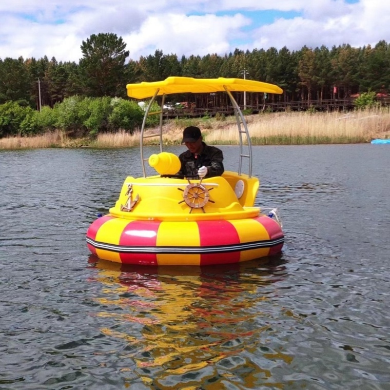 Factory price adult  electric motorized water bumper boat for sale