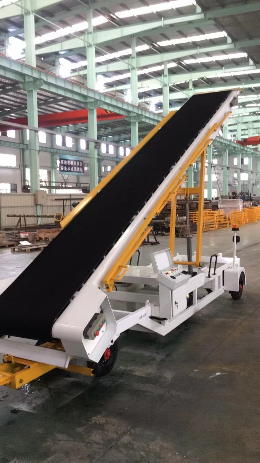 Airport Diesel Conveyor Belt Loader Hand Push Belt Loader