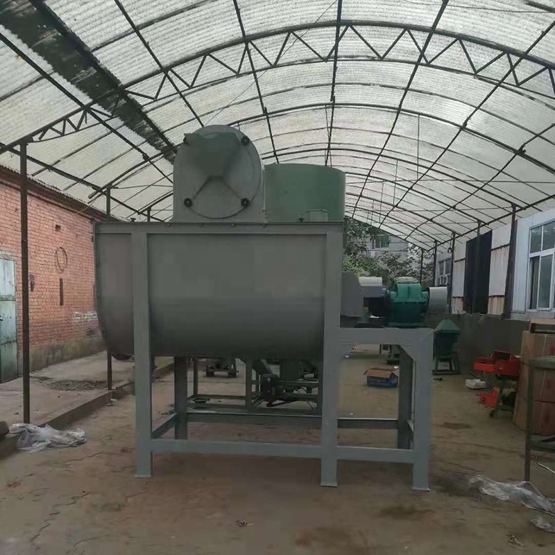 High efficiency Chicken rabbit Cattle sheep forage mixer feed additive blender 1000kg molasses mixer cattle paddle feed mixer