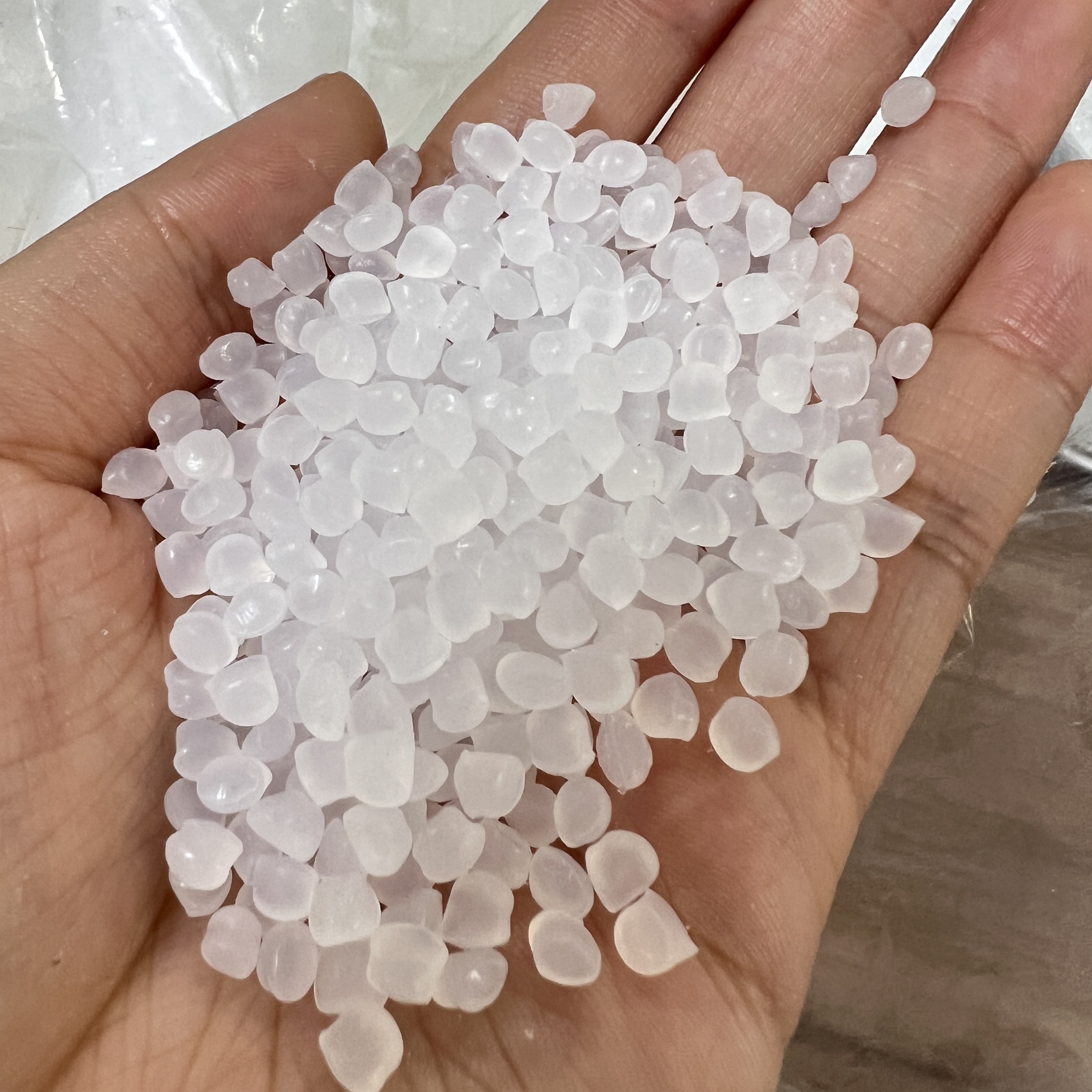 China Manufacturer LDPE Virgin Resin Film Grade LLDPE / LDPE /PE/HDPE Granules Plastic Raw Material HDPE