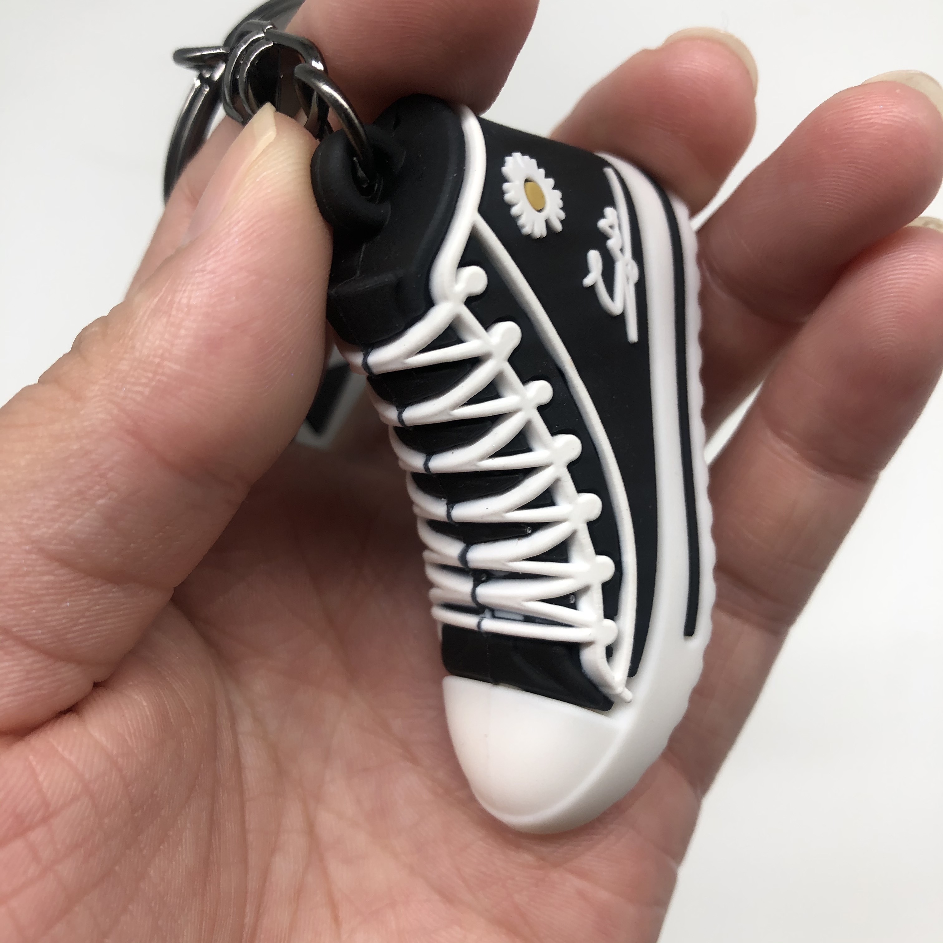 boy cool gifts 3D mini sneaker keychain wholesale shoes 2d sneaker keychains for shoes promotion