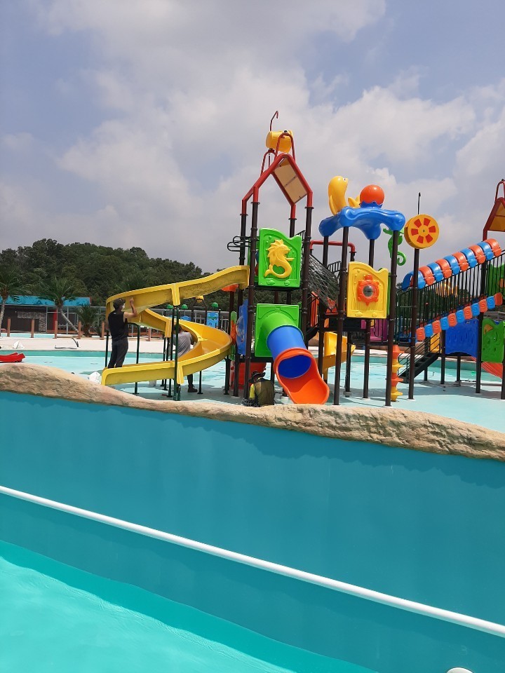 2023 new hot sale Kids Water Park Equipment for Resort /Water Play Equipment Used Swimming Pool Slide