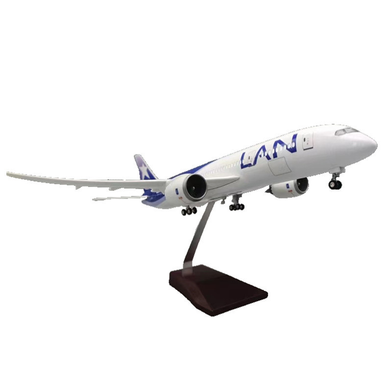 Hot New Gift Set Boeing787 Scale 1:130 43cm LAN Airline Desktop Aircraft Model with Wheels and LED Lights