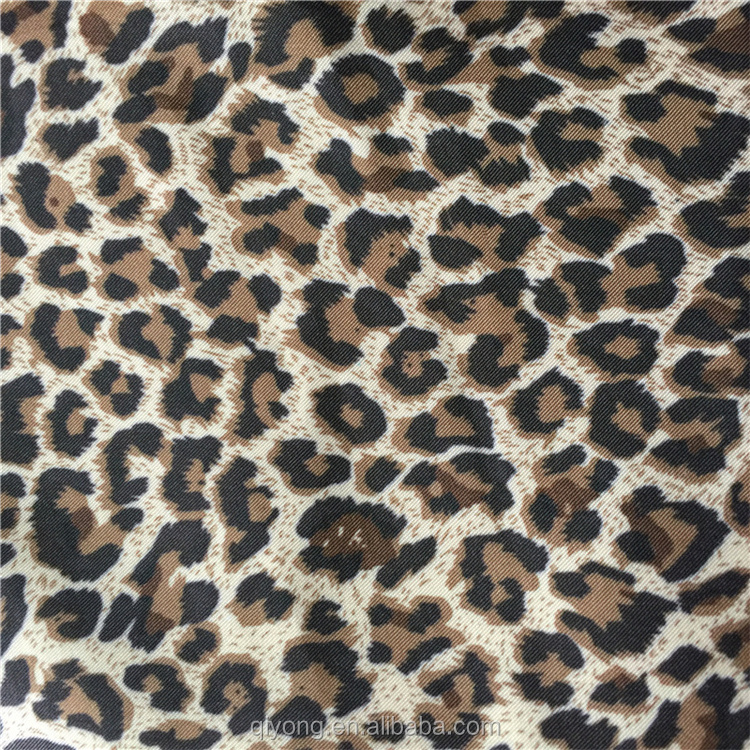 Hot Leopard Design Heat Transfer Printing Microfiber Twill Peach Skin Fabric in 100%Polyester