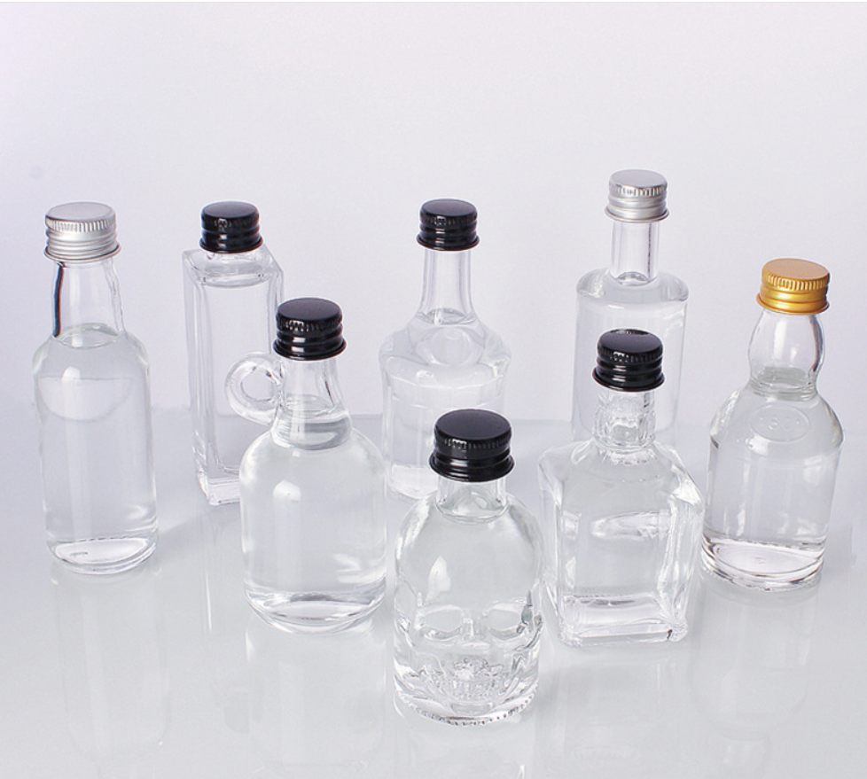 2022 New Wholesale 50ml Mini Small Sample Alcohol Juice Drinks Glass Wine Liquor Glass Bottle With Screw Lid for sale