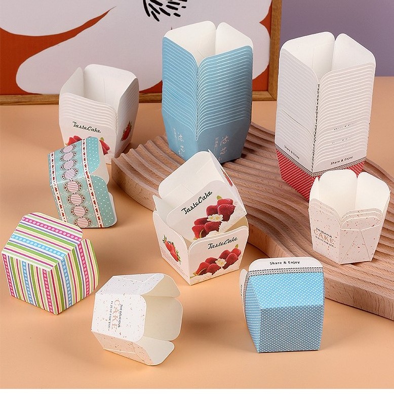 100PCS Food Grade Paper Baking Cup Christmas Square Muffin Packaging Kokkaido CupCake Liner