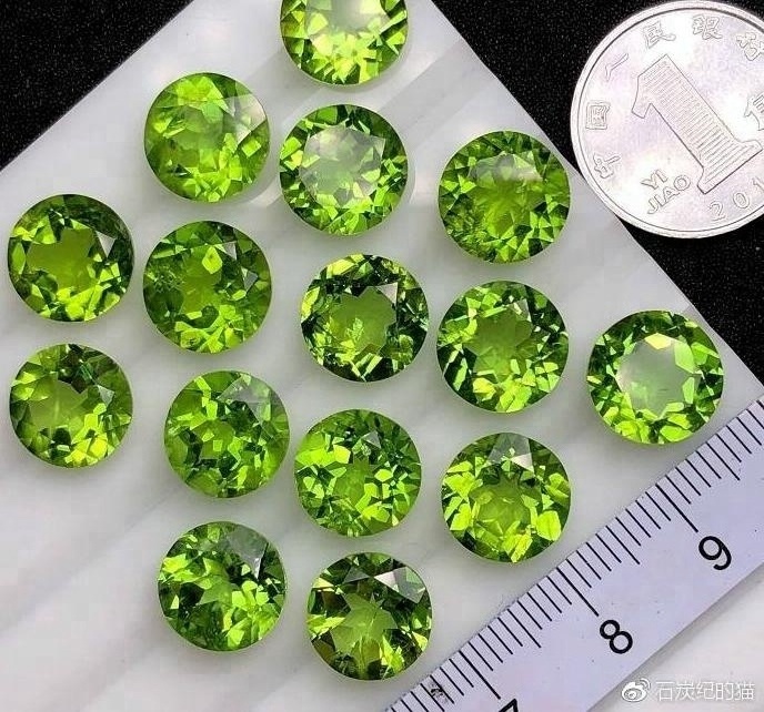 Synthetic Round Apple Green Cubic Zirconia gemstone