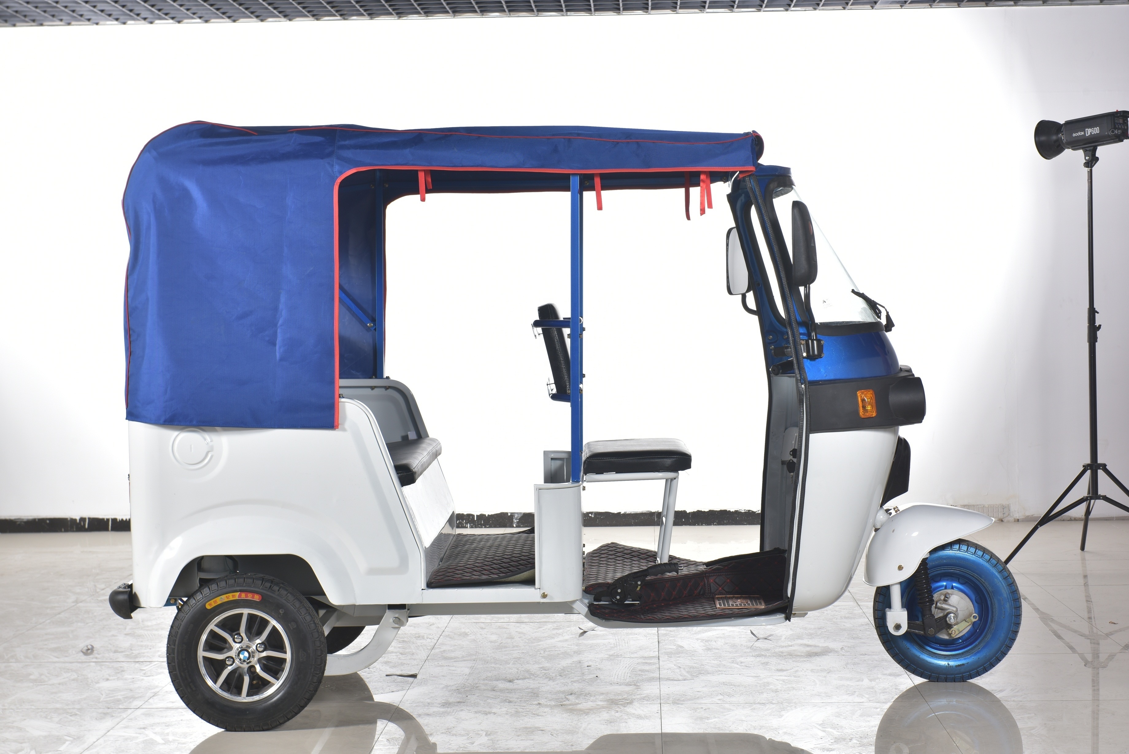 passenger electric rickshaw and tuk for cheap price sale mahindra treo yaari