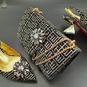 2024 African Shoe And Bag Set New Style Gold Line Textured Design Satin Pointed Toe Heels And Beautiful Clutch Bag