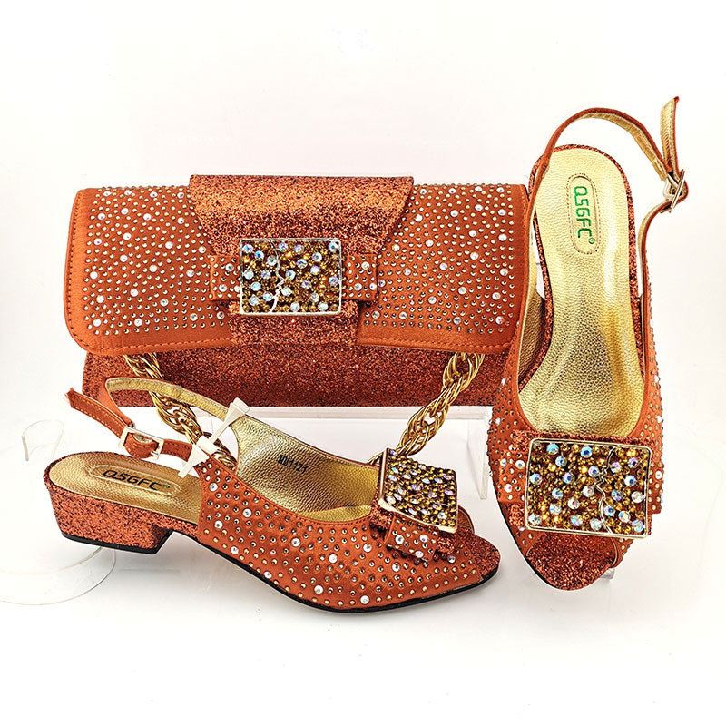 New arrivals African metal flakes and rhinestone appliques Peep toe Lady shoes and bag with low heel in party and wedding