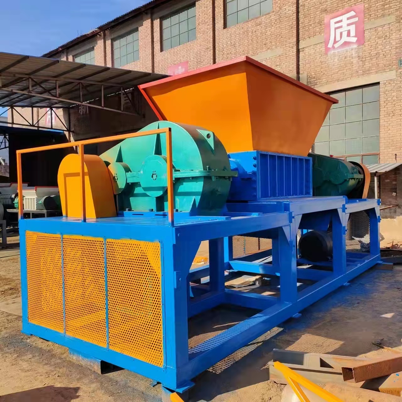 Multifunctional Metal Crusher Large Scrap Iron Scrap Steel Waste Oil Drum Crusher Scrap Steel Car Body Crushing Equipment