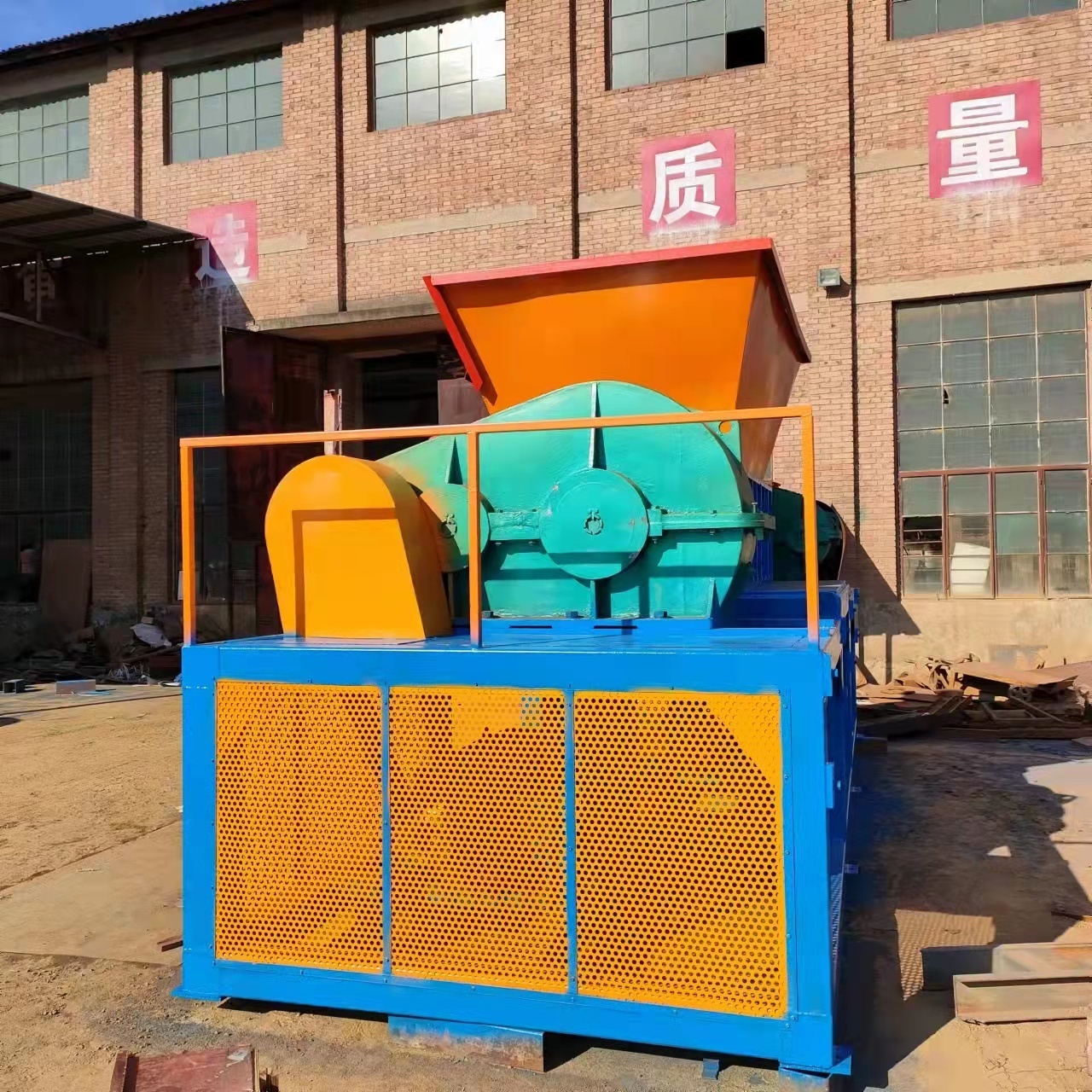 Multifunctional Metal Crusher Large Scrap Iron Scrap Steel Waste Oil Drum Crusher Scrap Steel Car Body Crushing Equipment