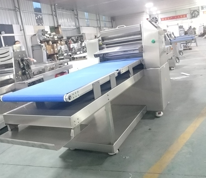 630mm width belt Commercial Bread Baking Equipment Full Automatic pizza dough rolling machine Croissant Dough Sheeter