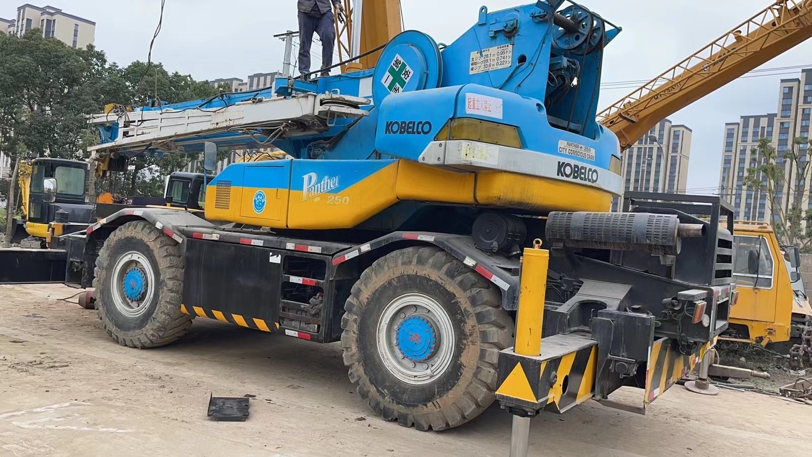 Used KOBELCO RK250 RK250-3 cable cars truck crane 25 ton hydraulic rough terrain crane for sale