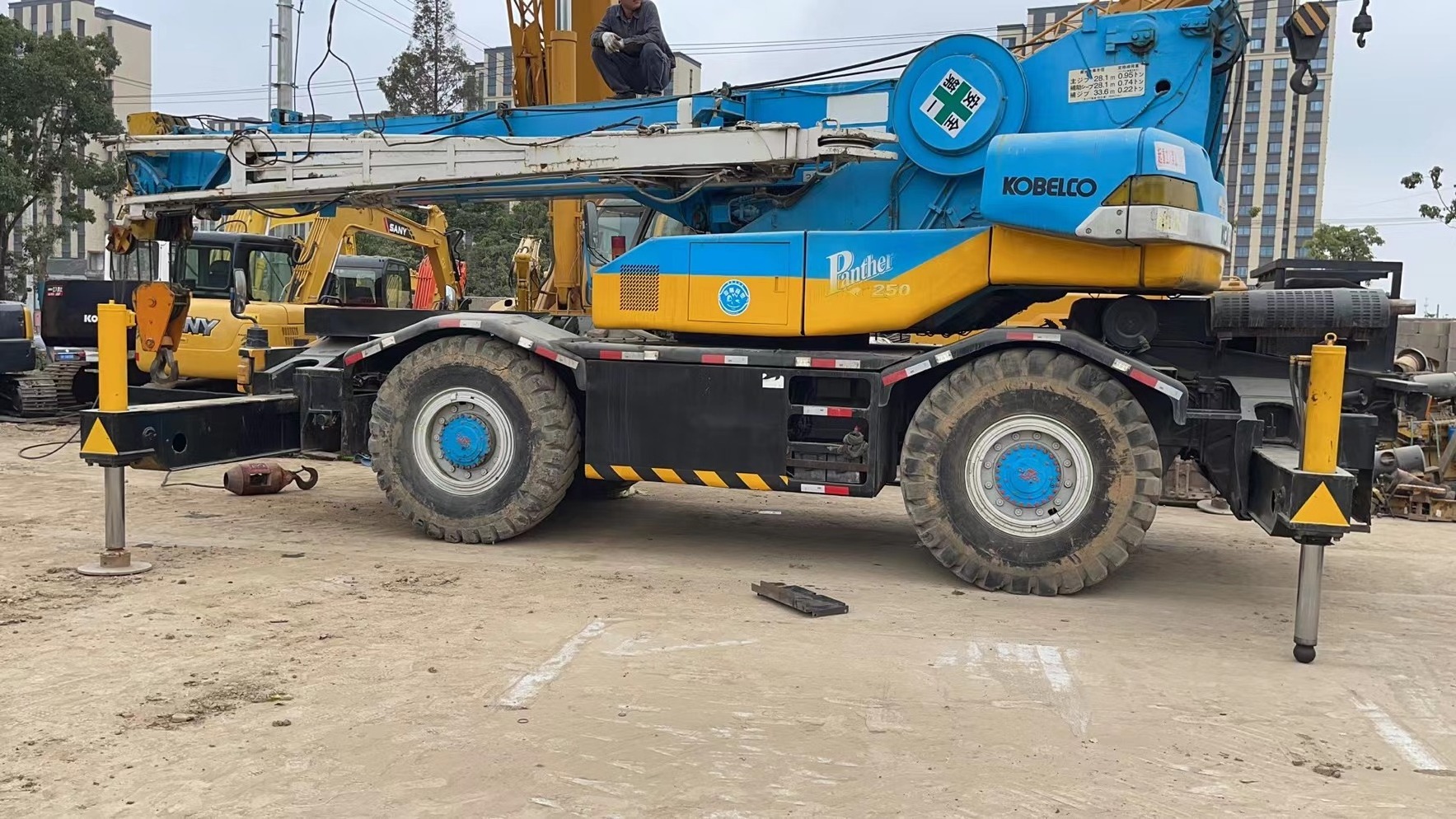 Used KOBELCO RK250 RK250-3 cable cars truck crane 25 ton hydraulic rough terrain crane for sale