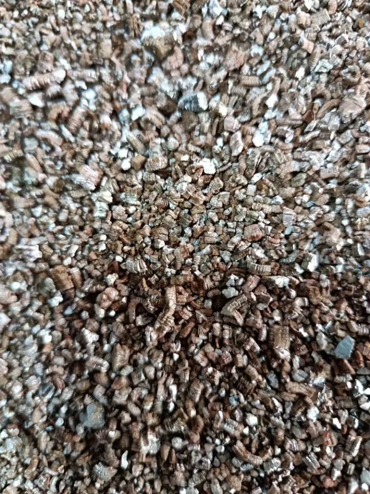 Chinese Factory Vermiculite Board used Expanded Vermiculite and Silvery Crude Vermiculite