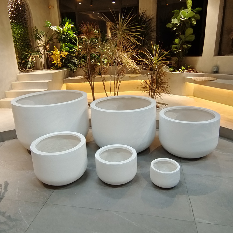 Light Weight Flower Pot Clay Cement Plant Pots Hotel Decorative Pots Large Fiberglass Round Cylinder Simple Outdoor Europe White