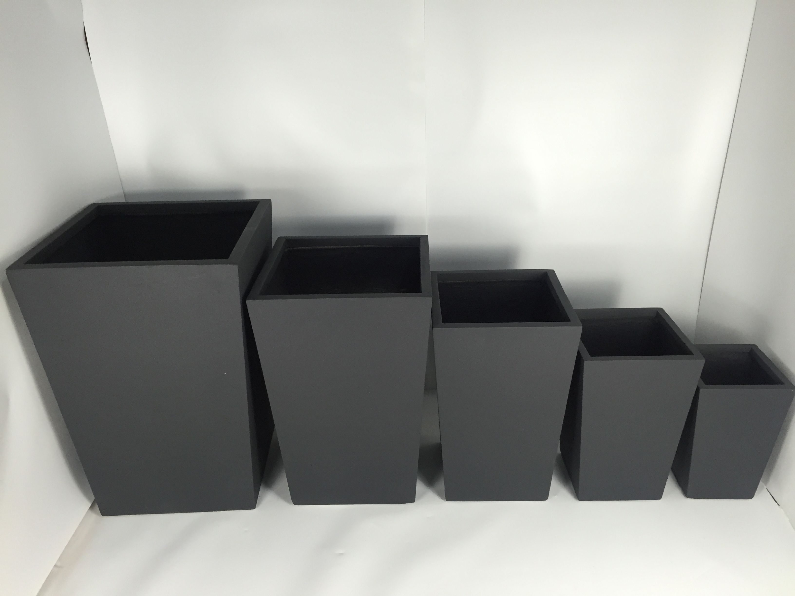 Factory Direct Hot Selling Matt Black Big Square Flower Pots Large Concrete Cement Plant Pot Outdoor Home and Garden Planting Tr