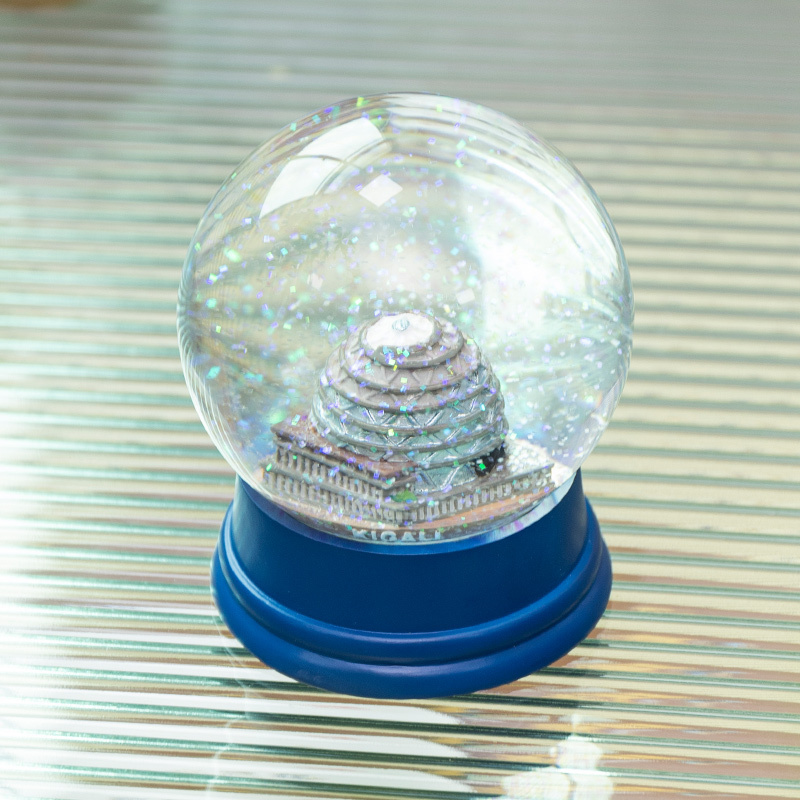 OEM hot sale resin gift souvenir miniature snow globe glass snow globe tumbler