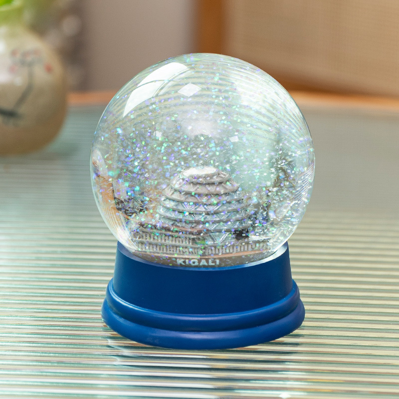 OEM hot sale resin gift souvenir miniature snow globe glass snow globe tumbler