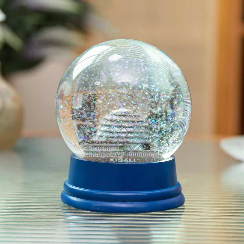 OEM hot sale resin gift souvenir miniature snow globe glass snow globe tumbler