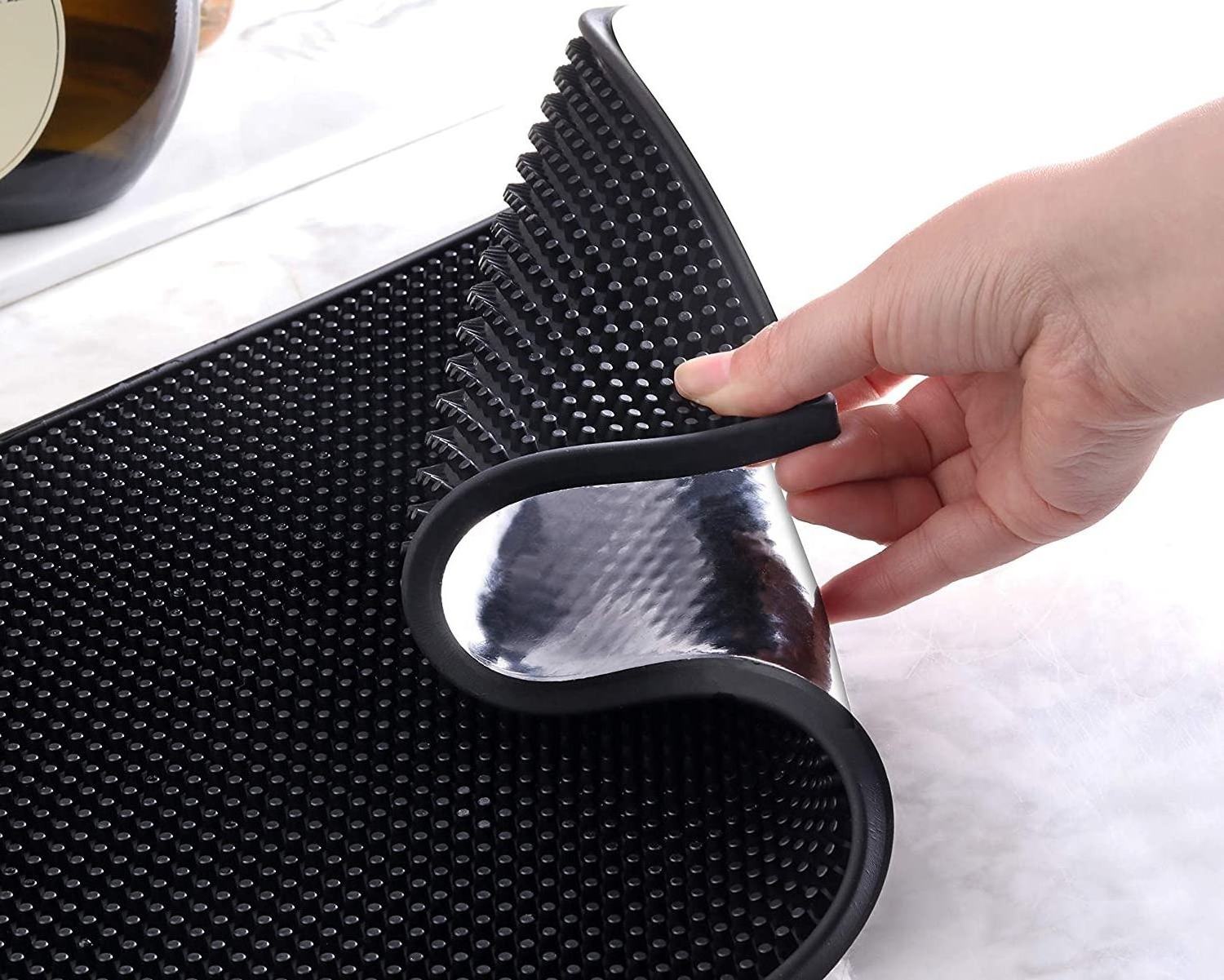 Fashion and high quality OEM anti slip waterproof Bartending drinking mat plastic PVC rubber Bartending mat